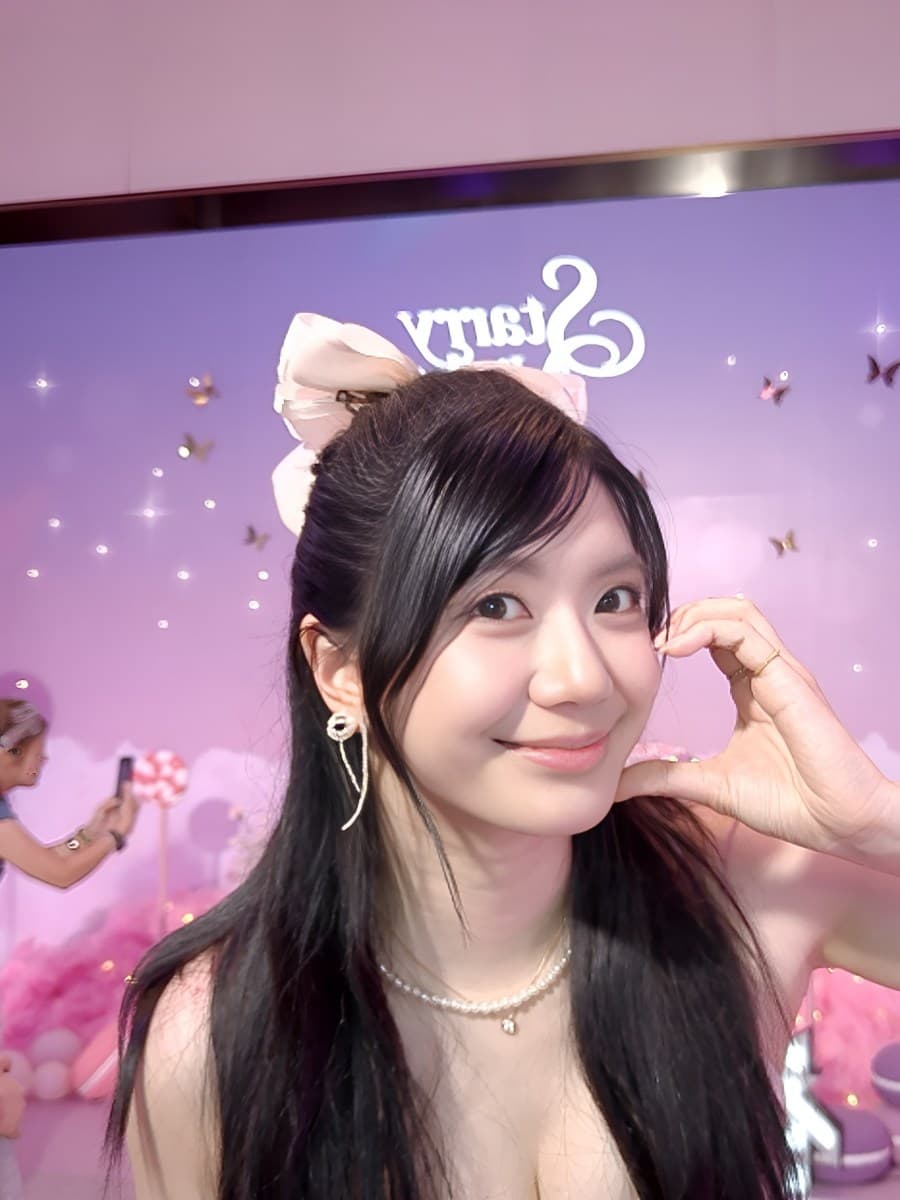 賓客近距離自拍的實際美顏前後對比 AI 美顏