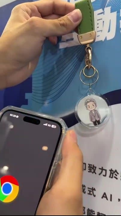 NFC 選配——手機靠近鑰匙圈,自動開啟設定好的頁面